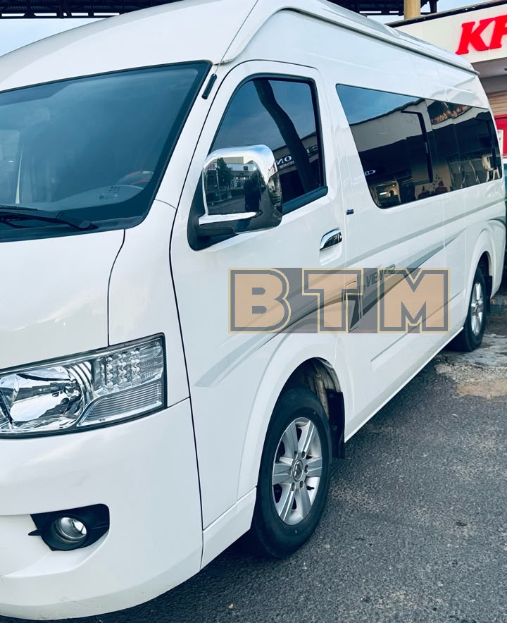 BRAND NEW 2022 HIACE BUS