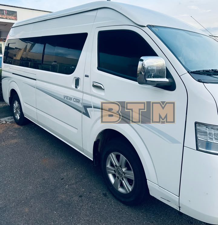 BRAND NEW 2022 HIACE BUS