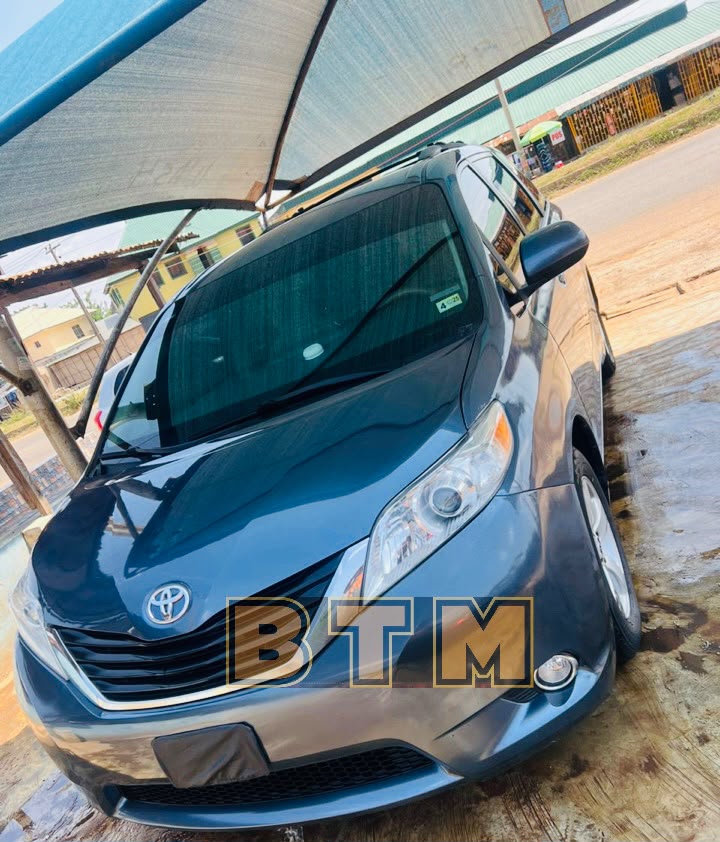 TOYOTA SIENNA 2015 LE