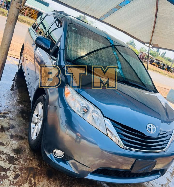 TOYOTA SIENNA 2015 LE