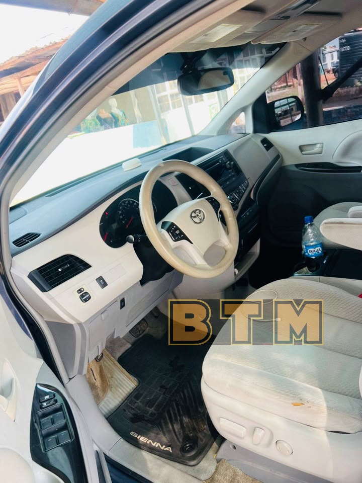TOYOTA SIENNA 2015 LE